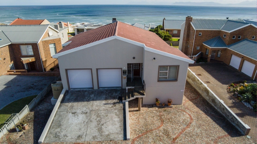 4 Bedroom Property for Sale in De Kelders Western Cape
